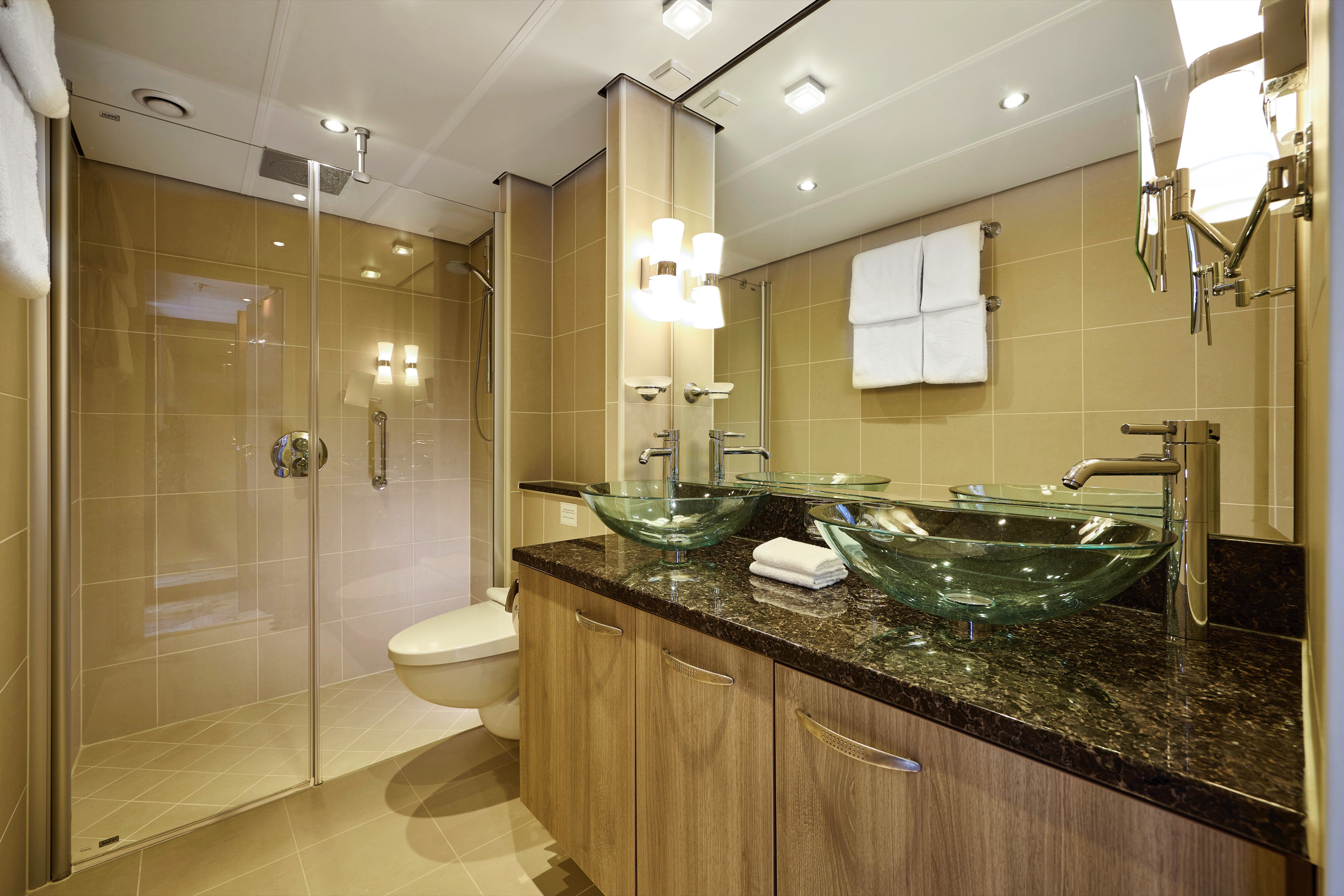 Deluxe Suite - Diamond Deck